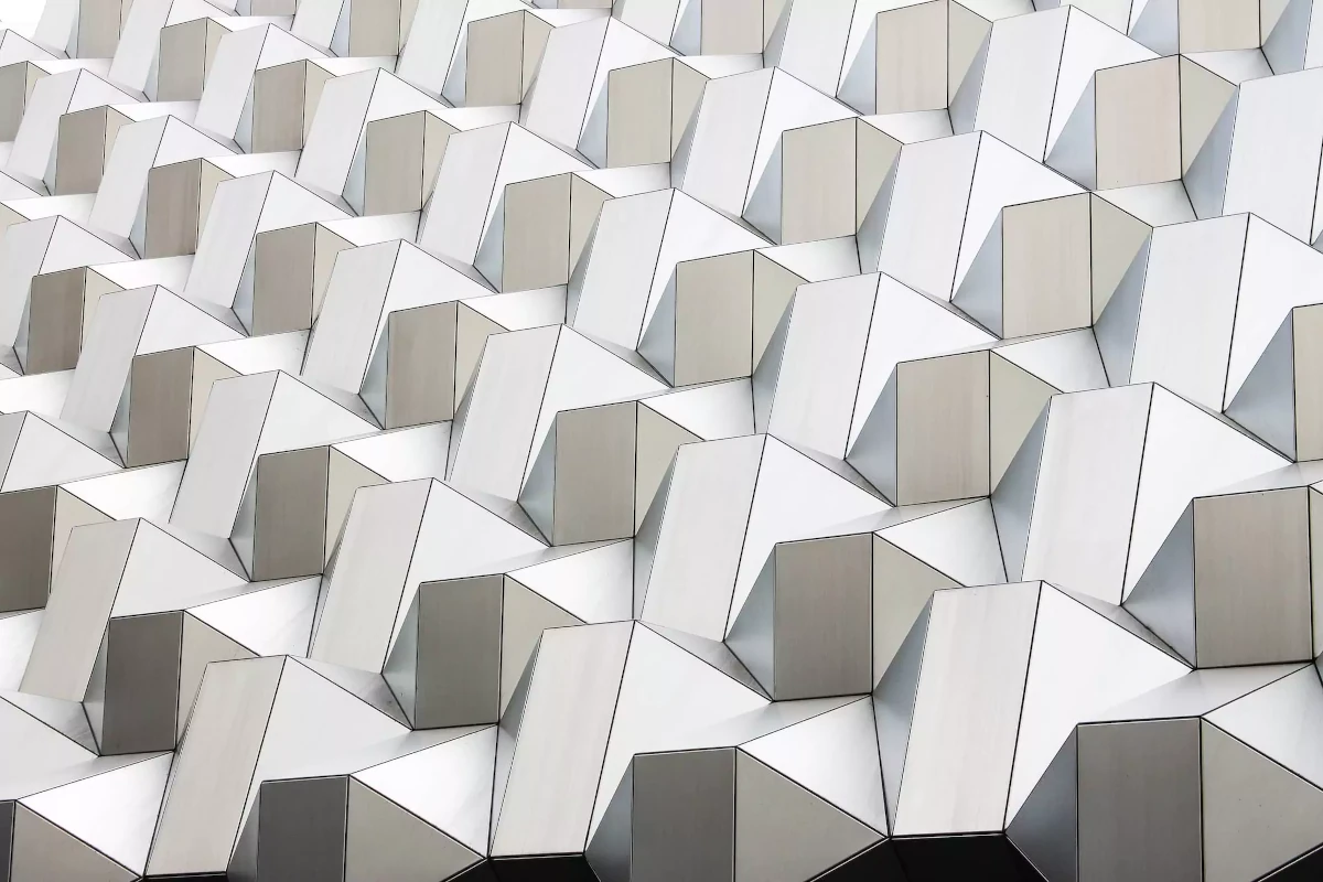 Œuvre d’art géométrique abstraite blanche de Dresde, Allemagne